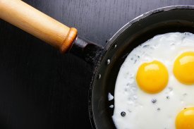 Un huevo cocinándose