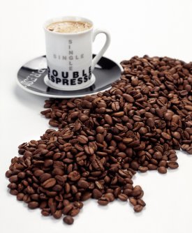 Taza de café y granos