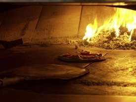 Una pizza en el horno