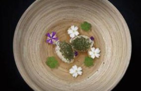 Caldo frio de puchero con huevo