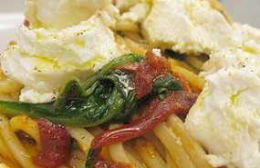 Pasta con pimientos espinacas